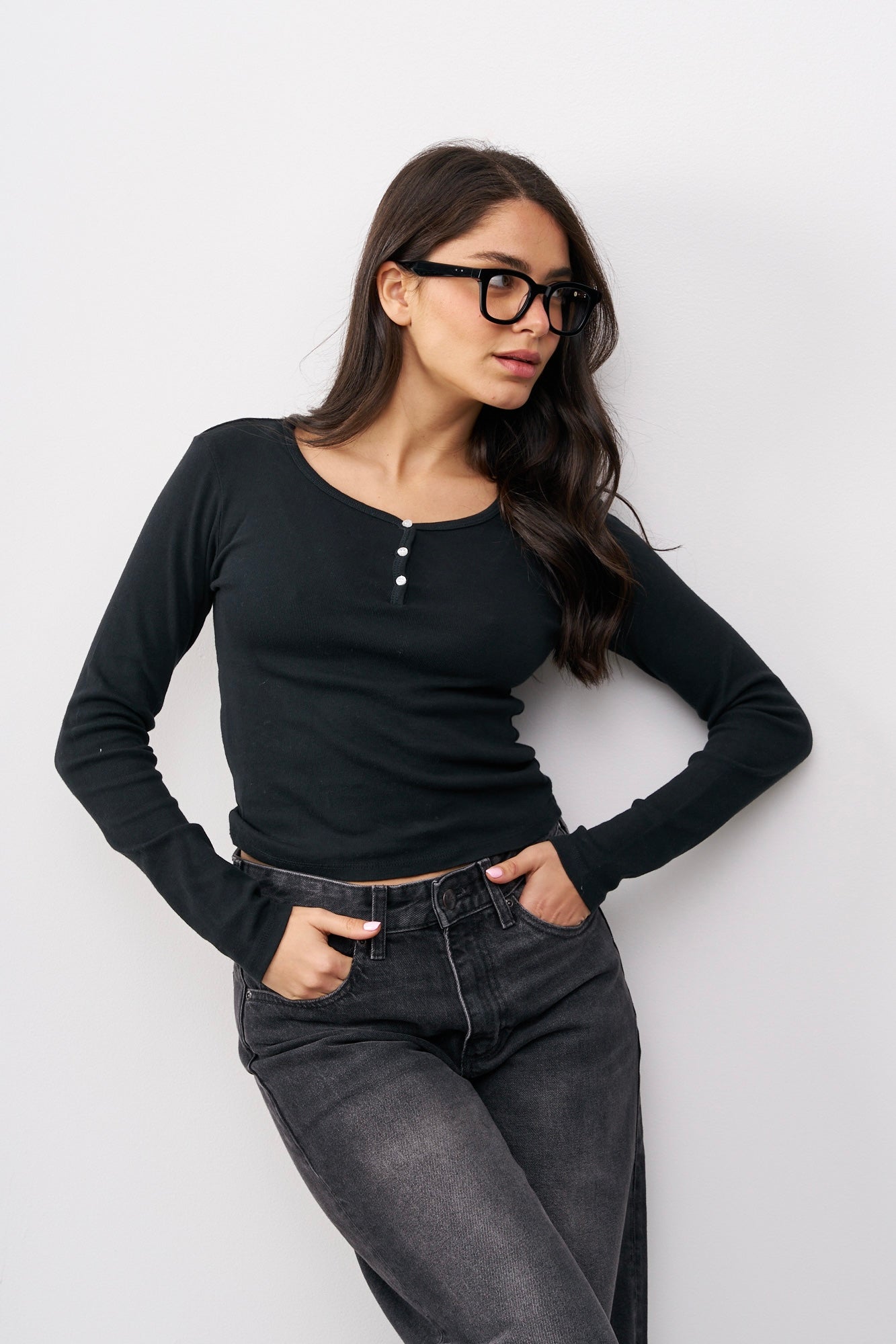 חולצת בייסיק מור שחור