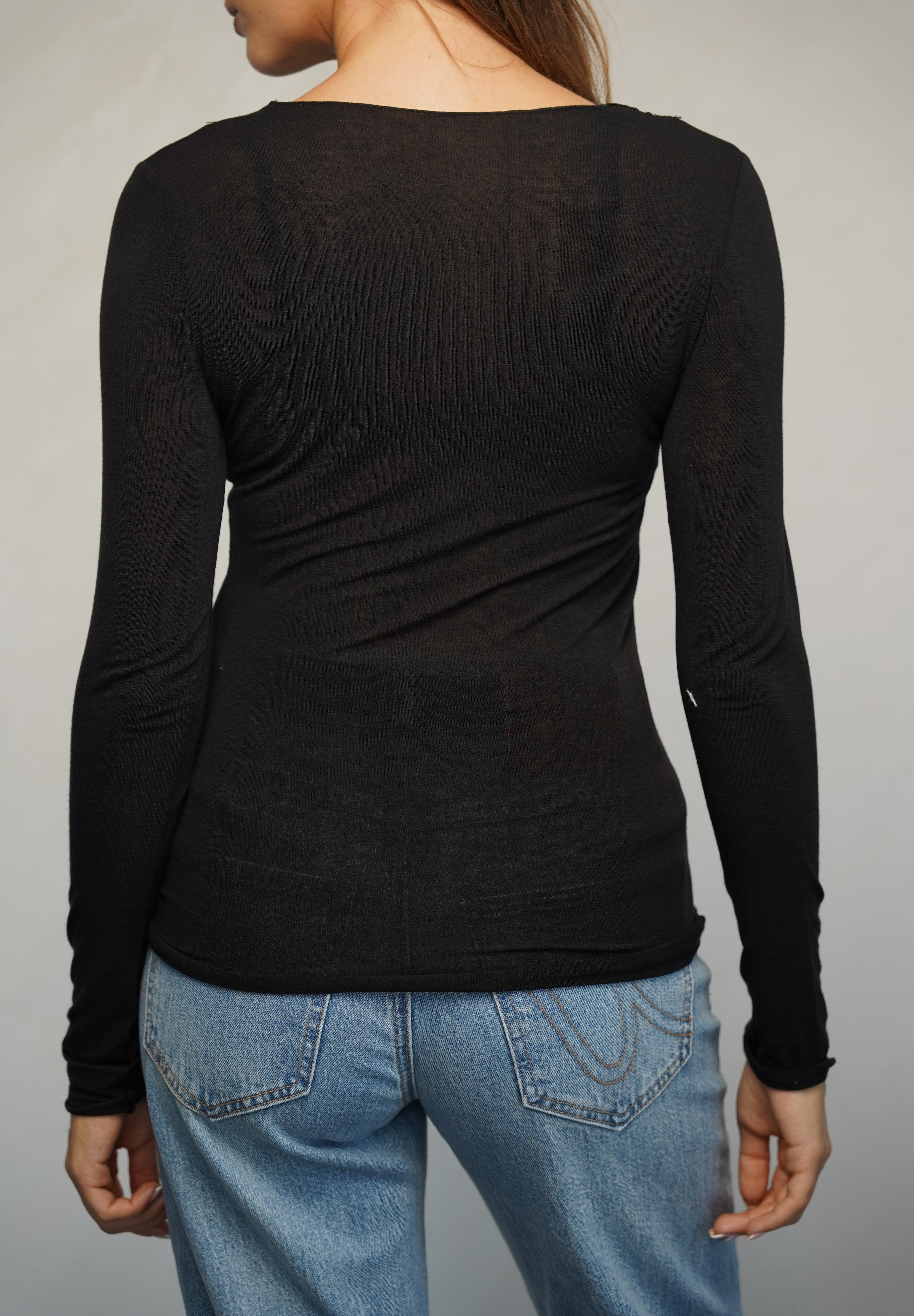 חולצת עלמה תחרה שחורה