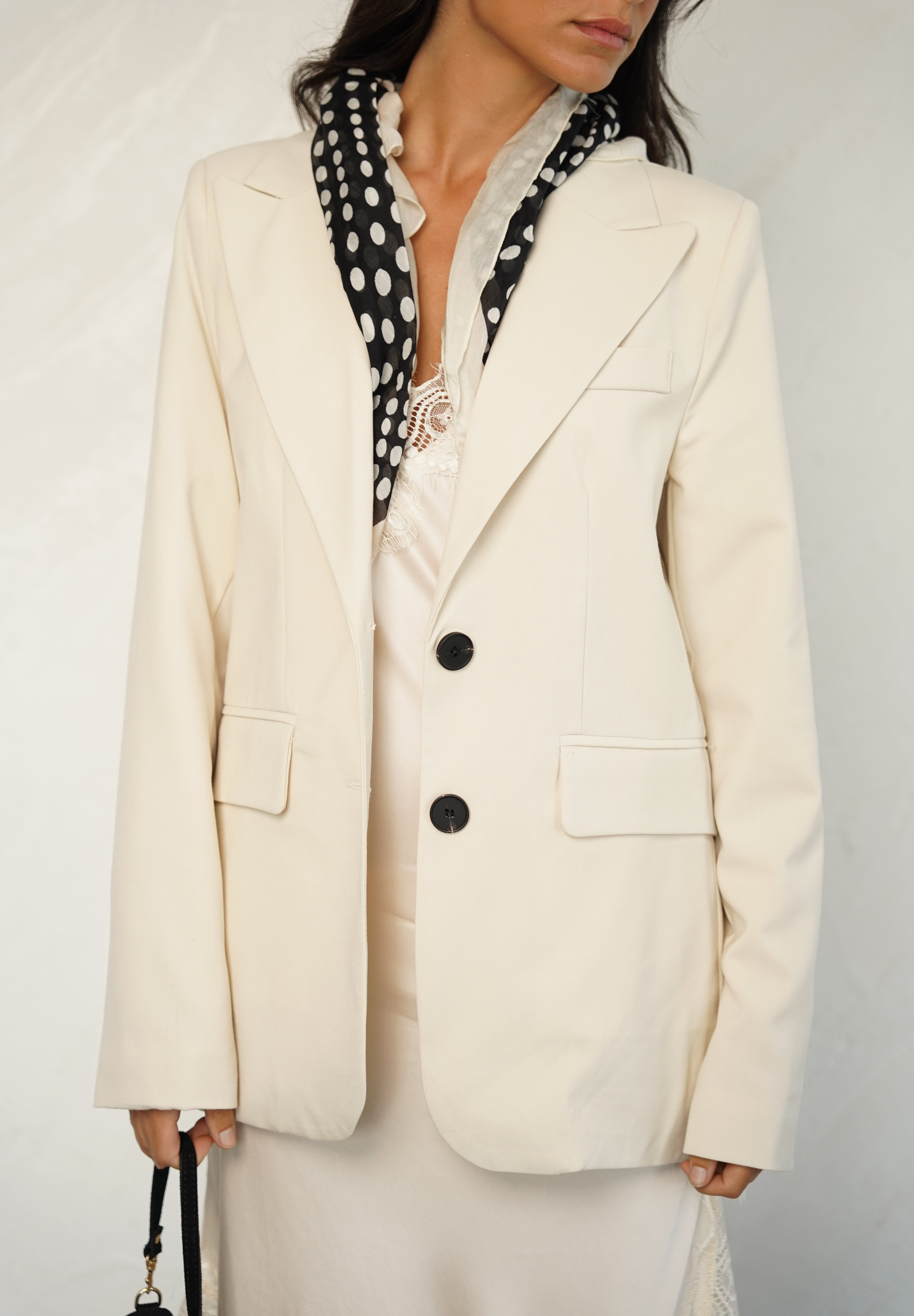 מטפחת קלאסית איטלקית שחורה