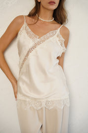 גופיית סאטן בשילוב תחרה שמנת