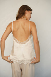 גופיית סאטן בשילוב תחרה שמנת