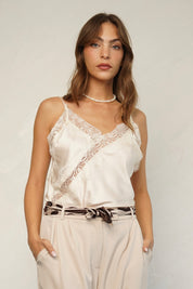 גופיית סאטן בשילוב תחרה שמנת