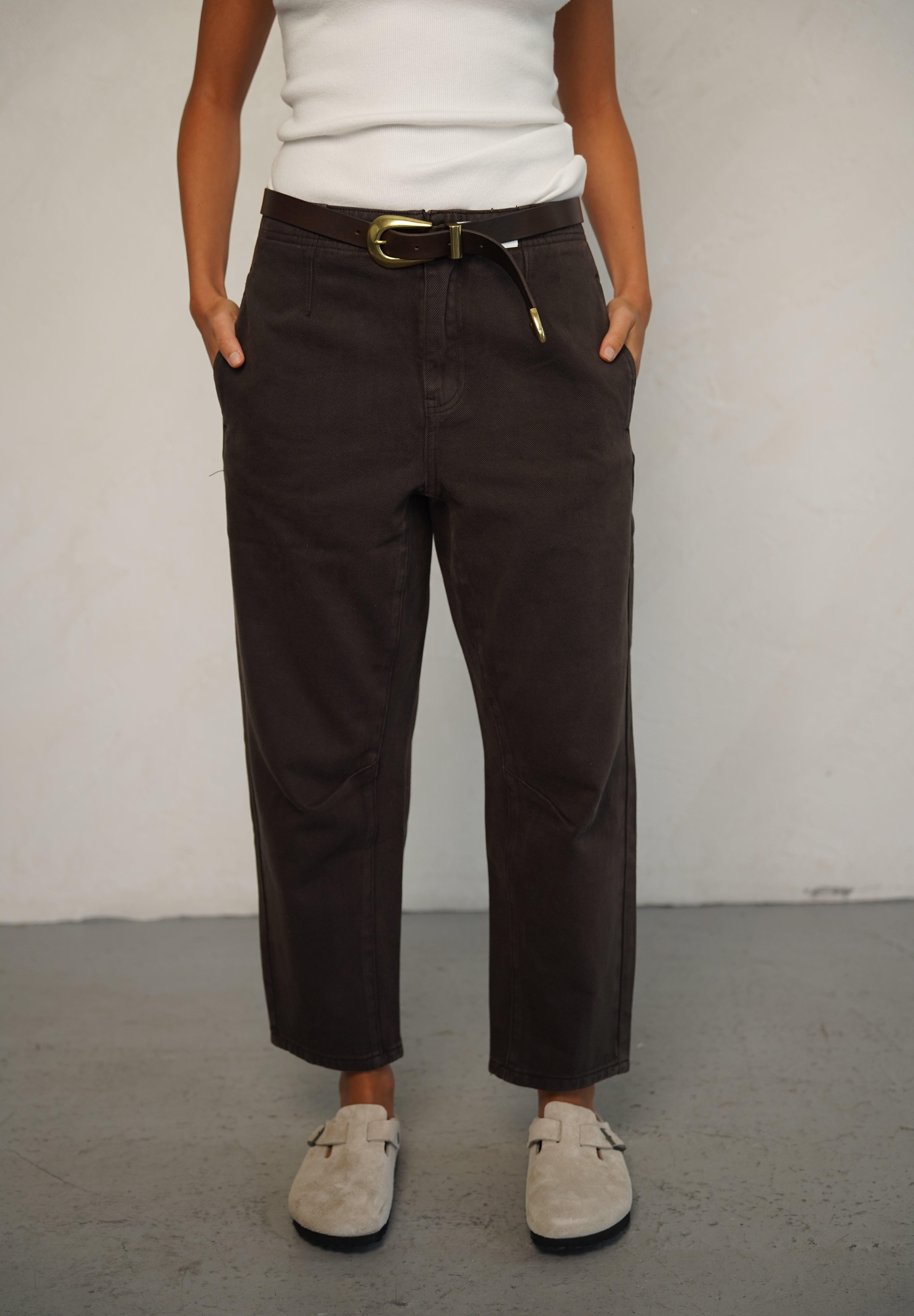 חגורה מעור חום כהה - LEE ROUND BUCKLE BELT