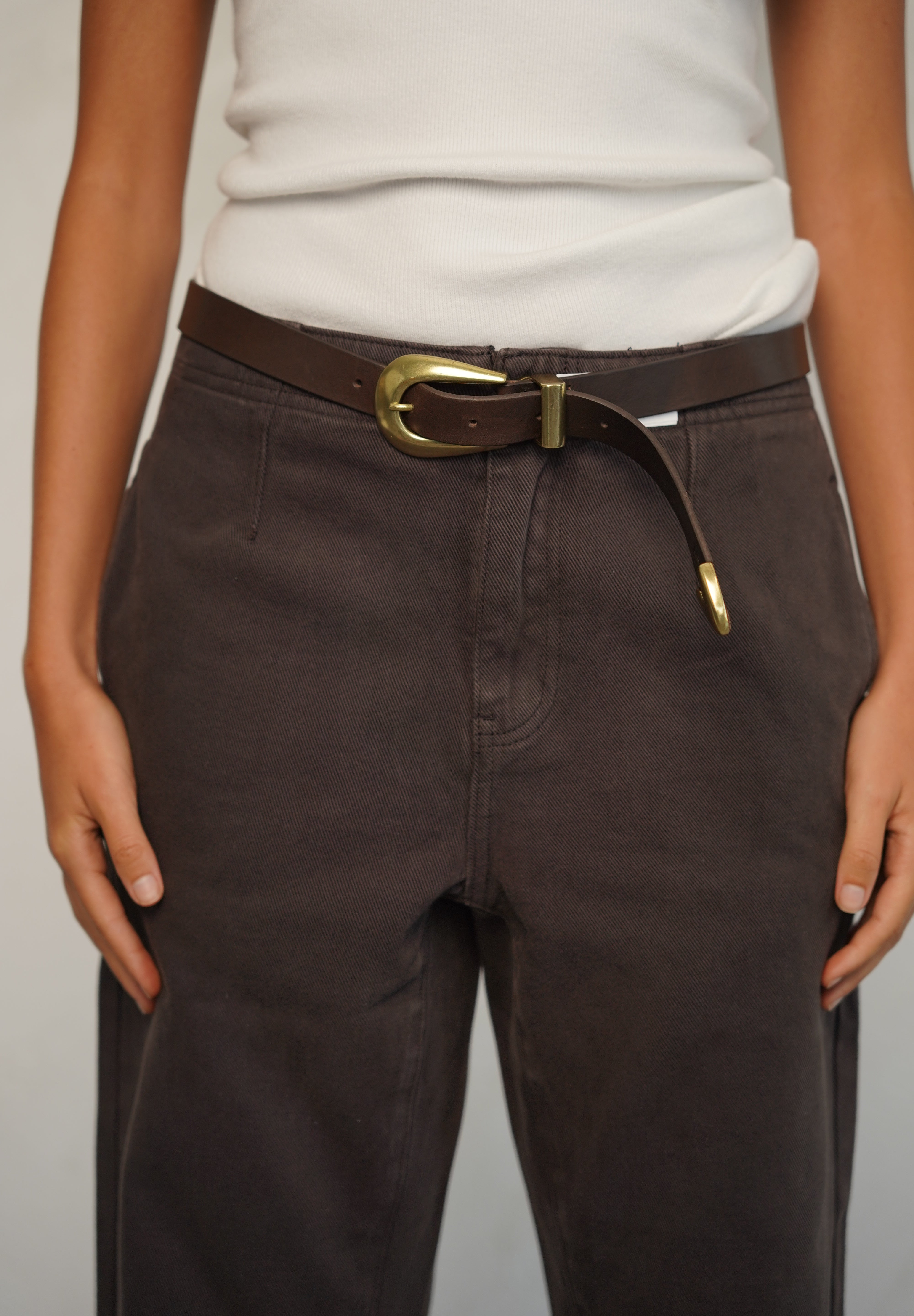 חגורה מעור חום כהה - LEE ROUND BUCKLE BELT