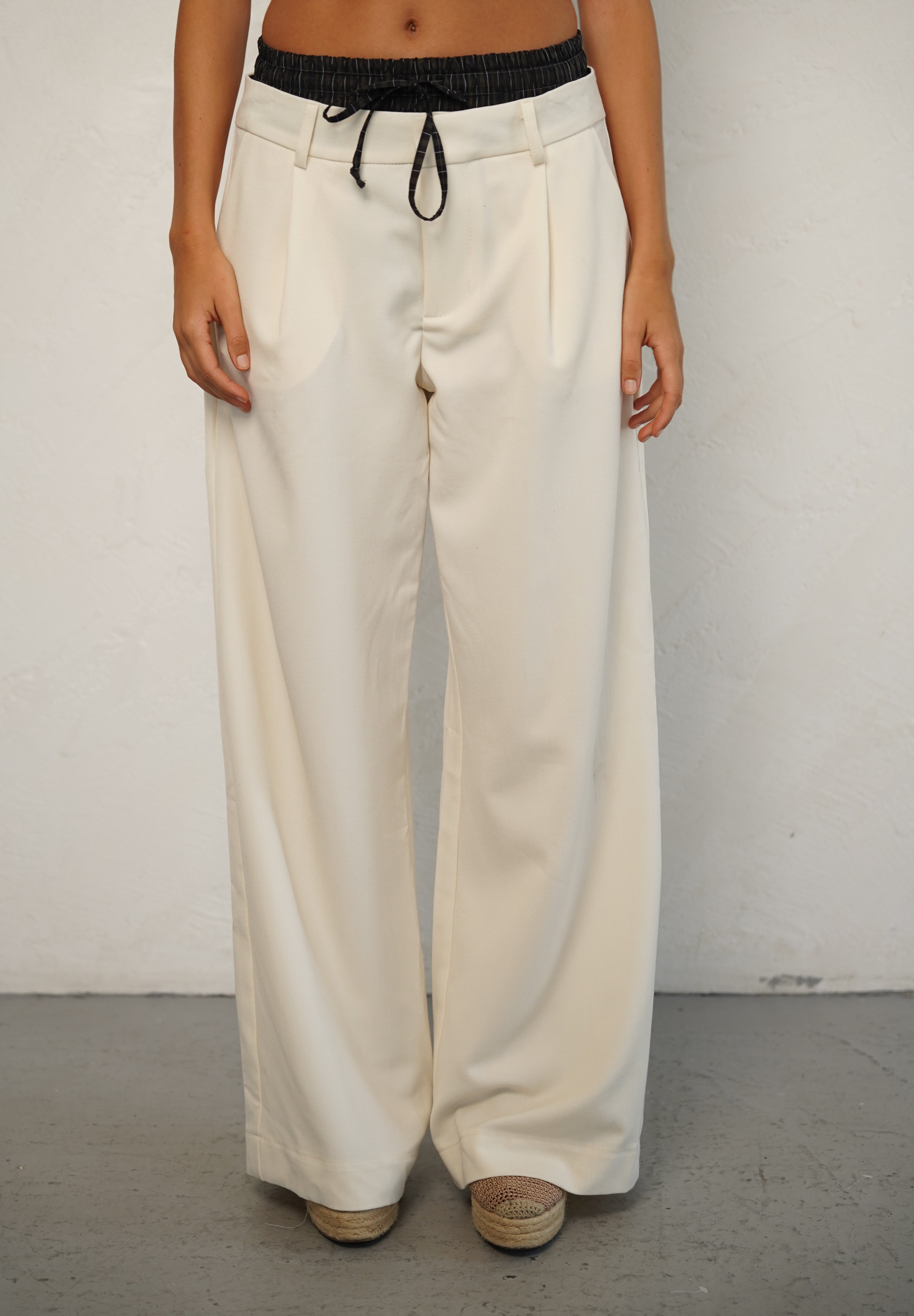 מכנס לומינה מחויט בוקסר בז