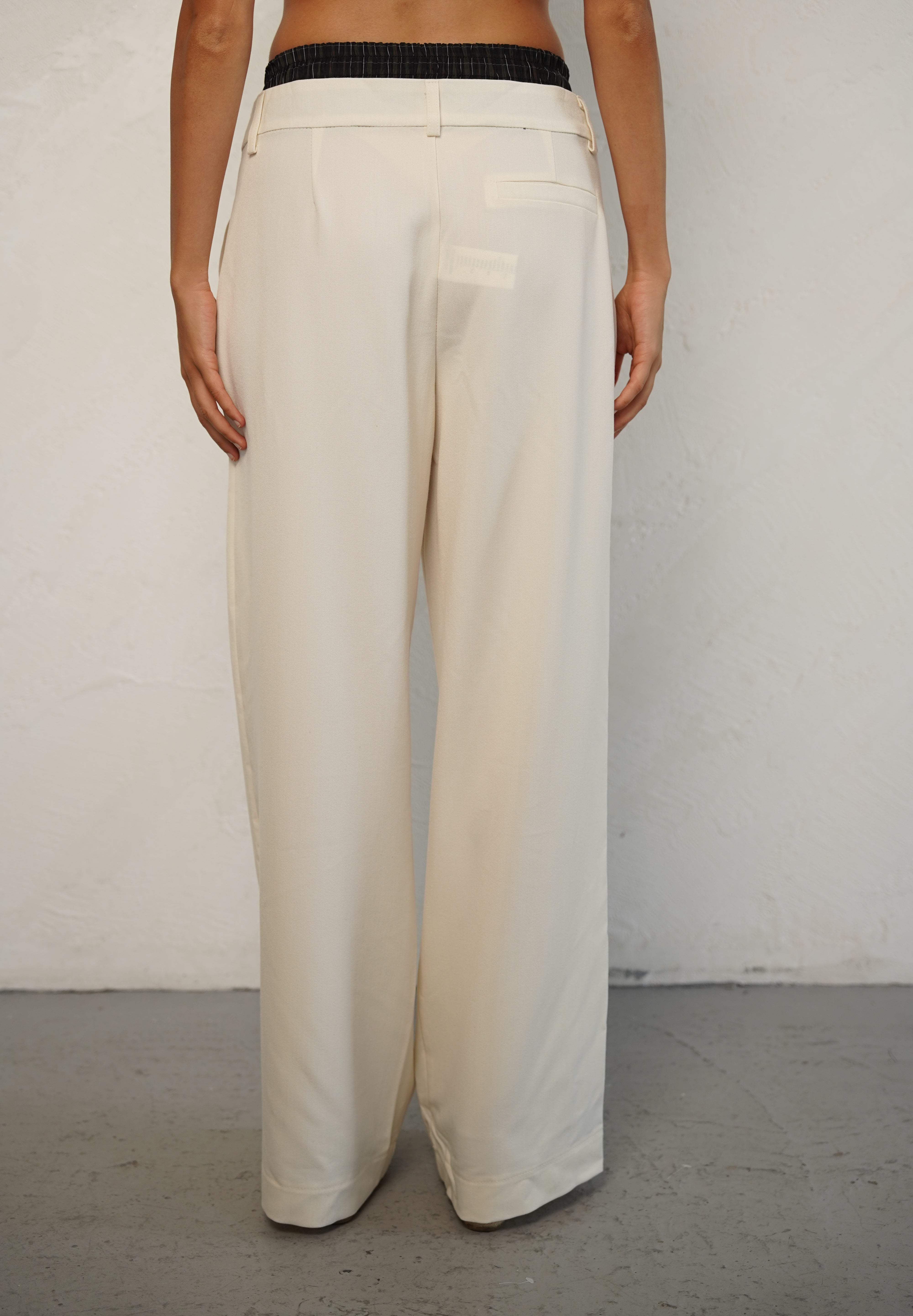 מכנס לומינה מחויט בוקסר בז