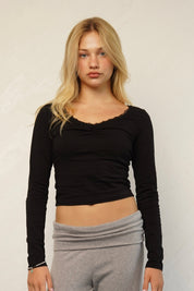 חולצת מוניקה שחורה