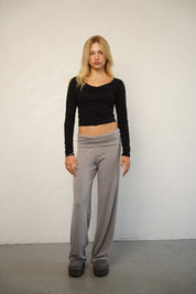 חולצת מוניקה שחורה