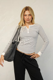 חולצת פסים בשילוב כפתורים שחור