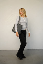 חולצת פסים בשילוב כפתורים שחור