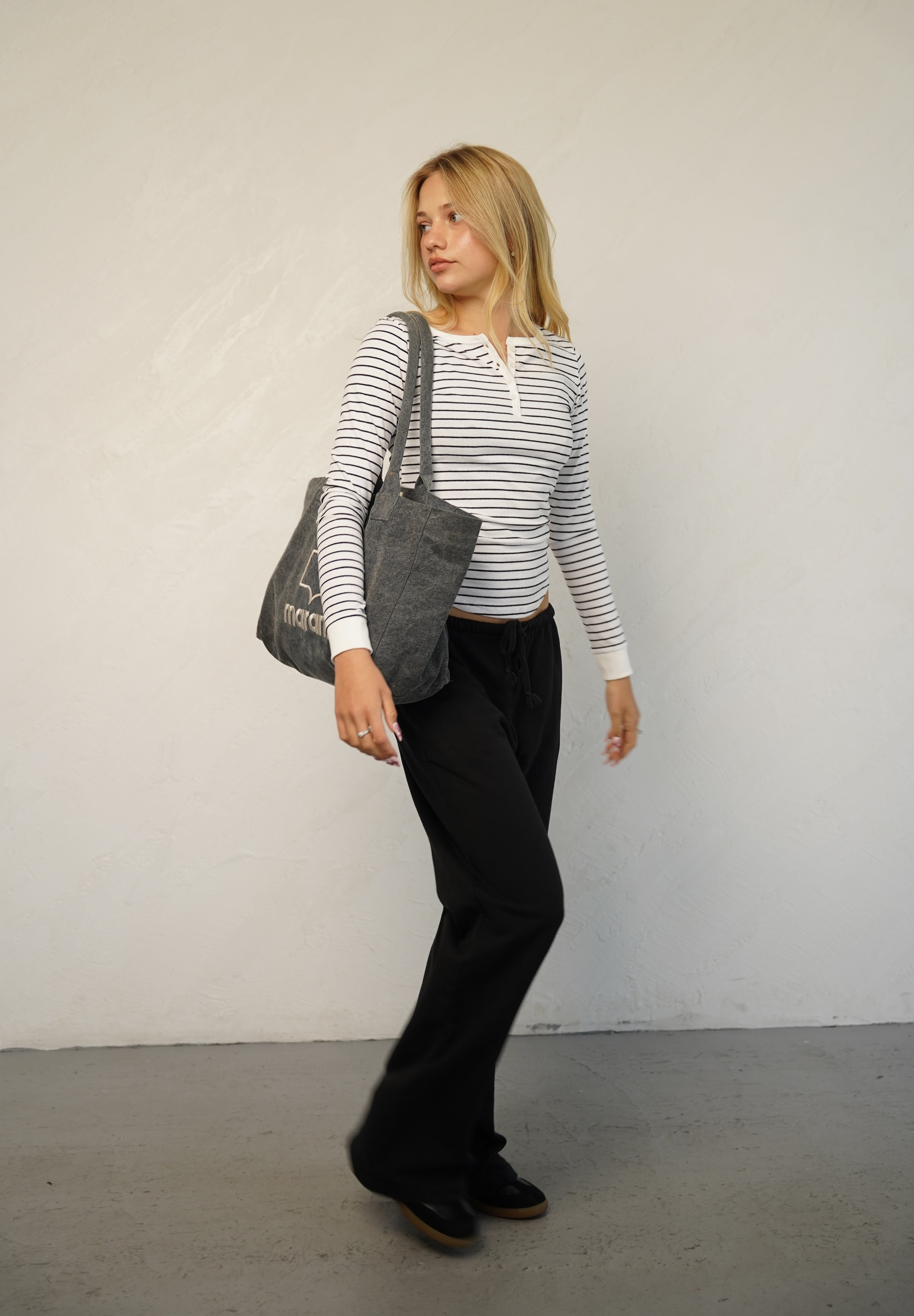 חולצת פסים בשילוב כפתורים שחור