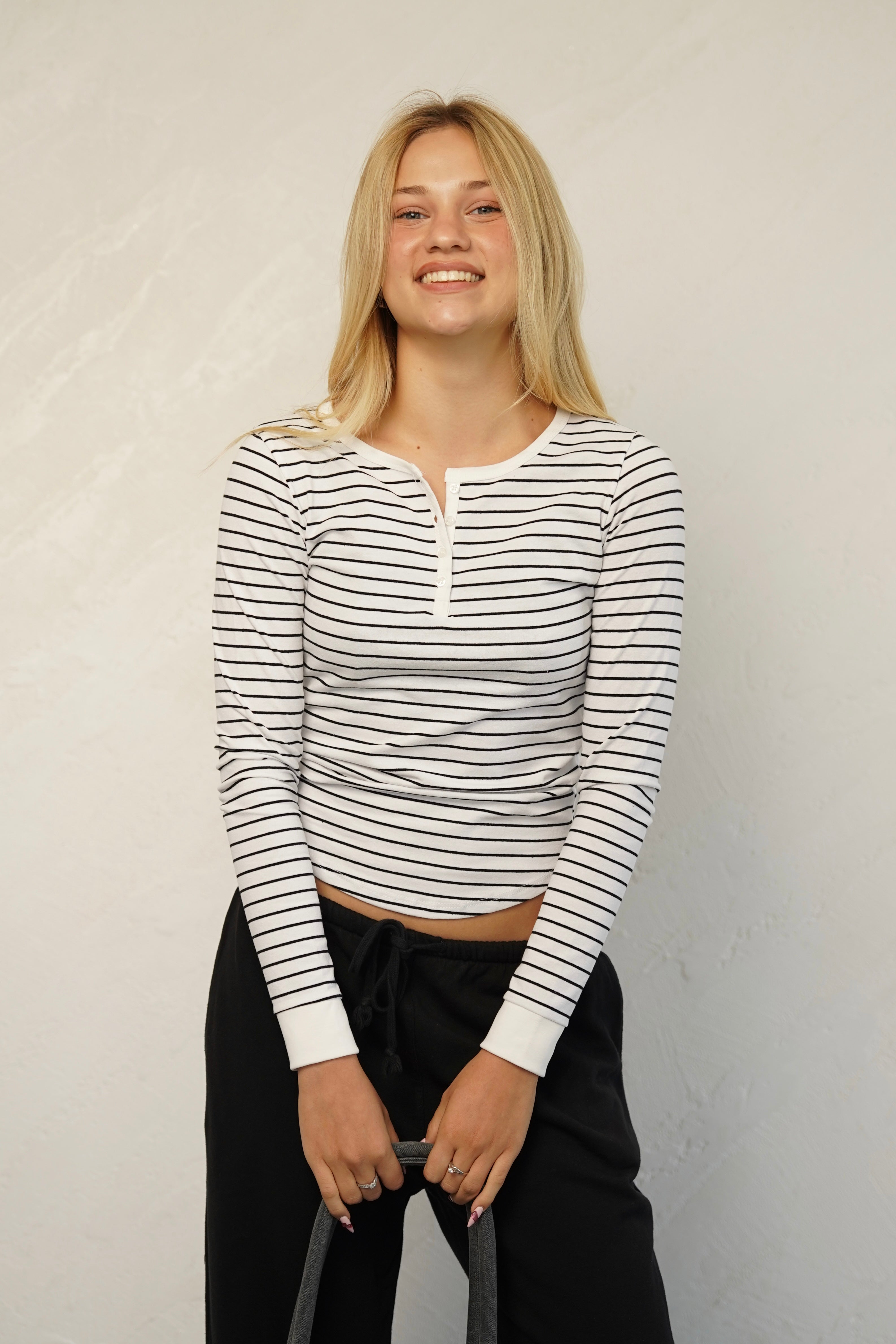 חולצת פסים בשילוב כפתורים שחור