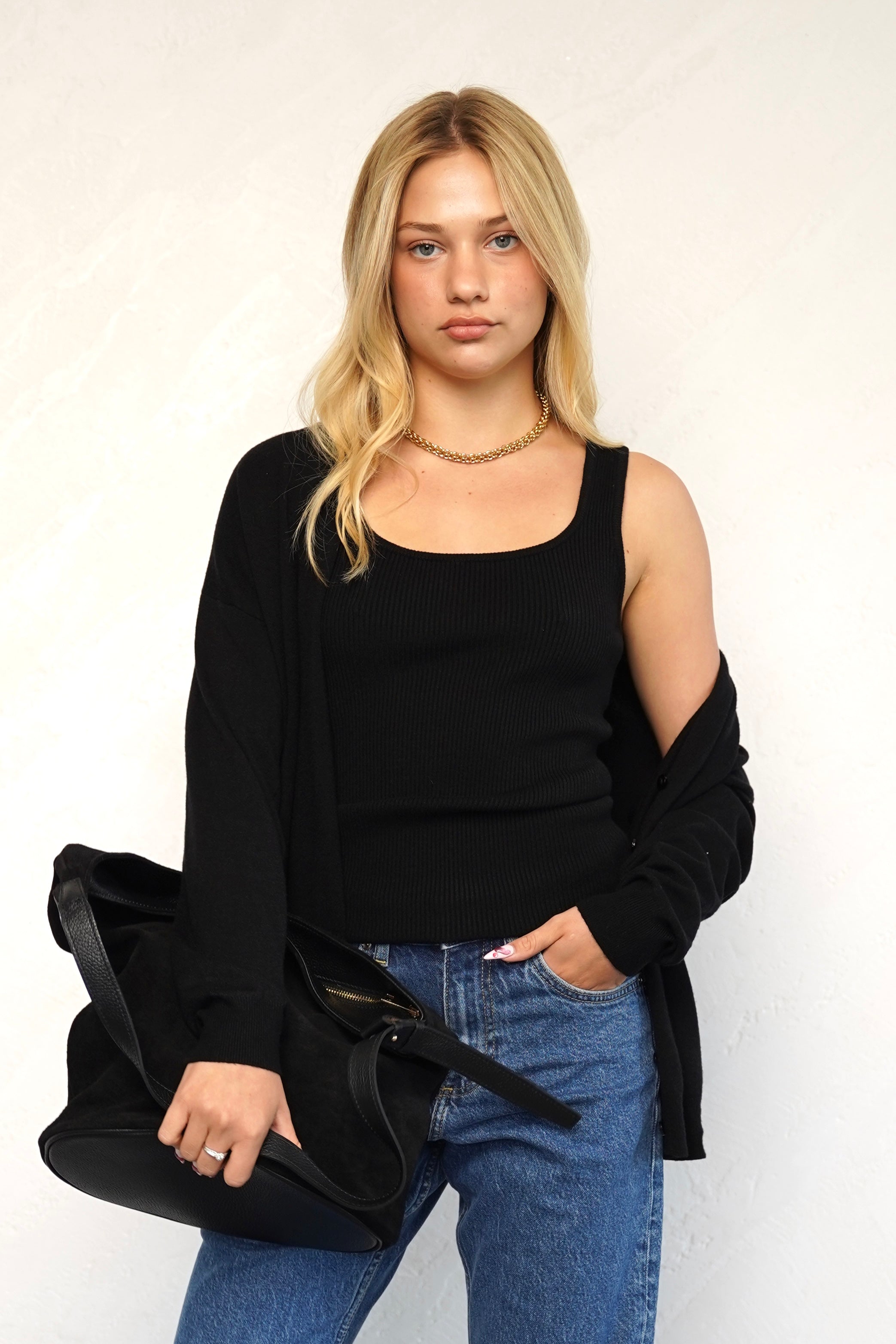 גופיית סריג ריב שחורה