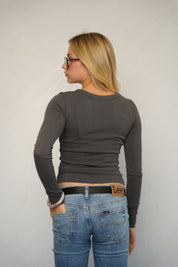 חולצת ניקי כותנה נועם אפורה