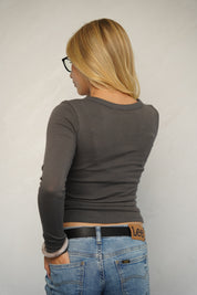 חולצת ניקי כותנה נועם אפורה