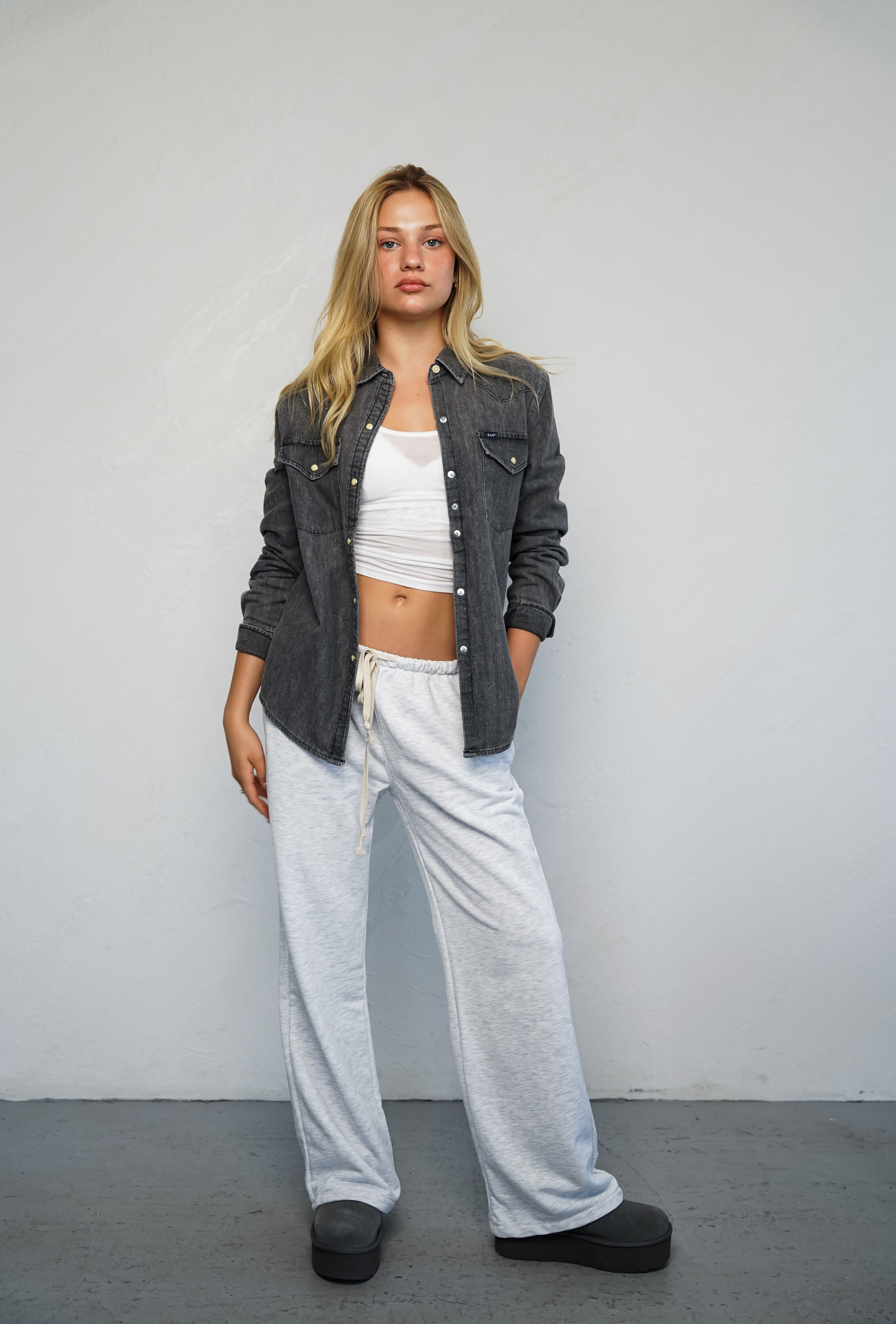 חולצת ג’ינס מכופתרת שחור פחם LEE