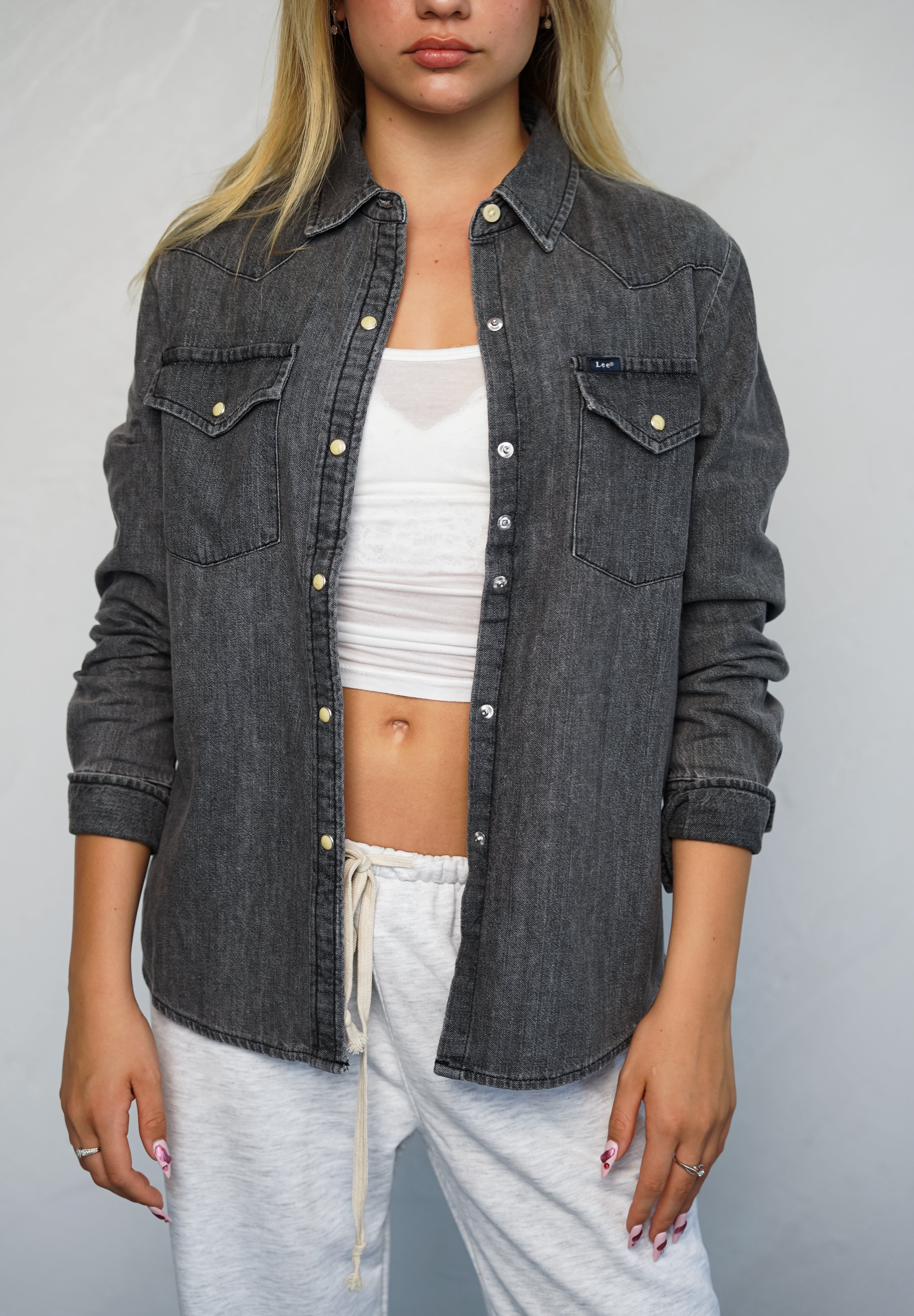 חולצת ג’ינס מכופתרת שחור פחם LEE