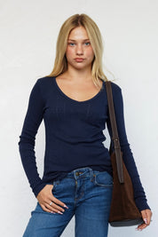 חולצת בלה שרוול ארוך וי כחול