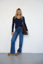 חולצת בלה שרוול ארוך וי כחול