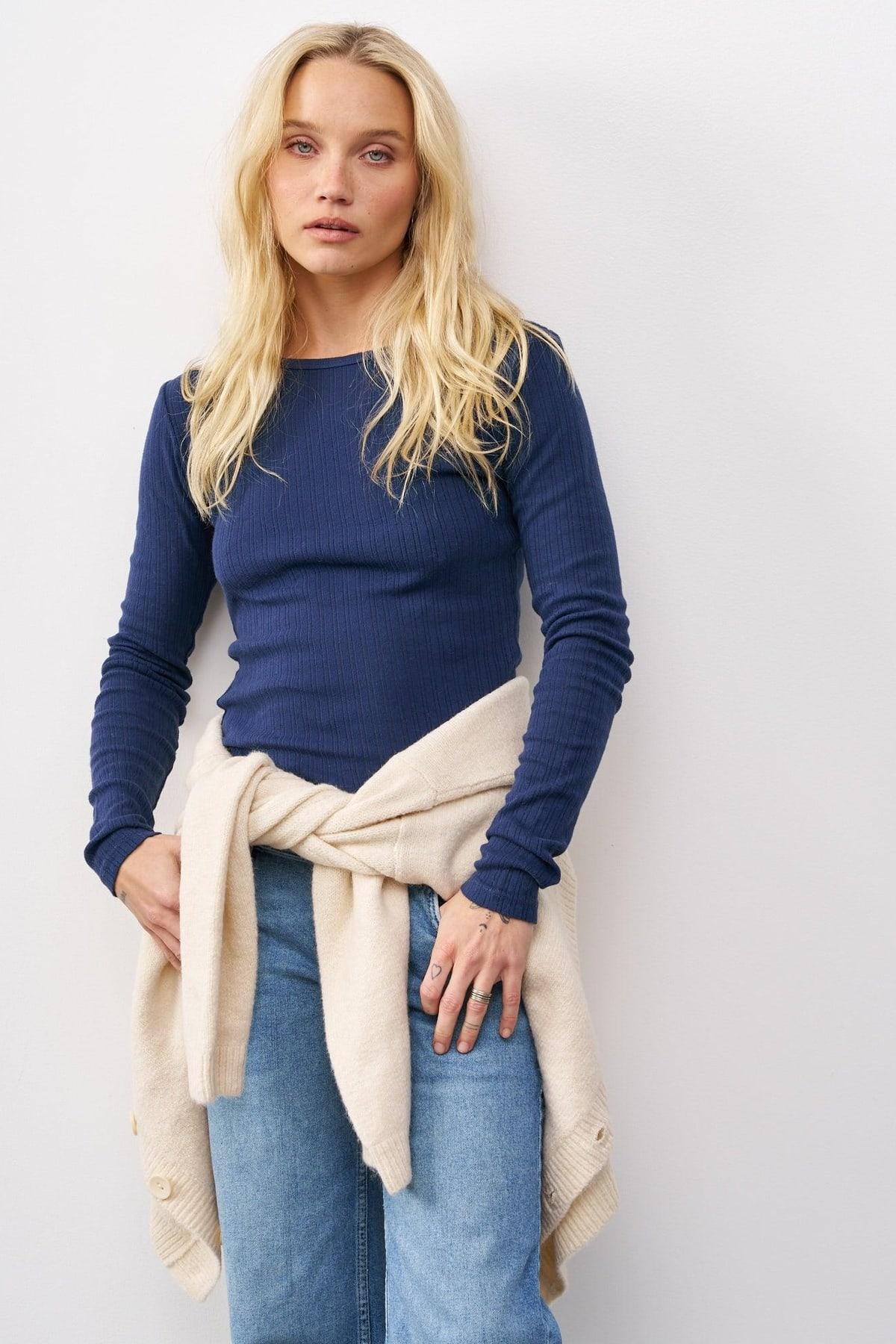 חולצת בייסיק עמנואל כחול