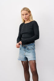 חולצת בייסיק ניקי ברנדי שחור