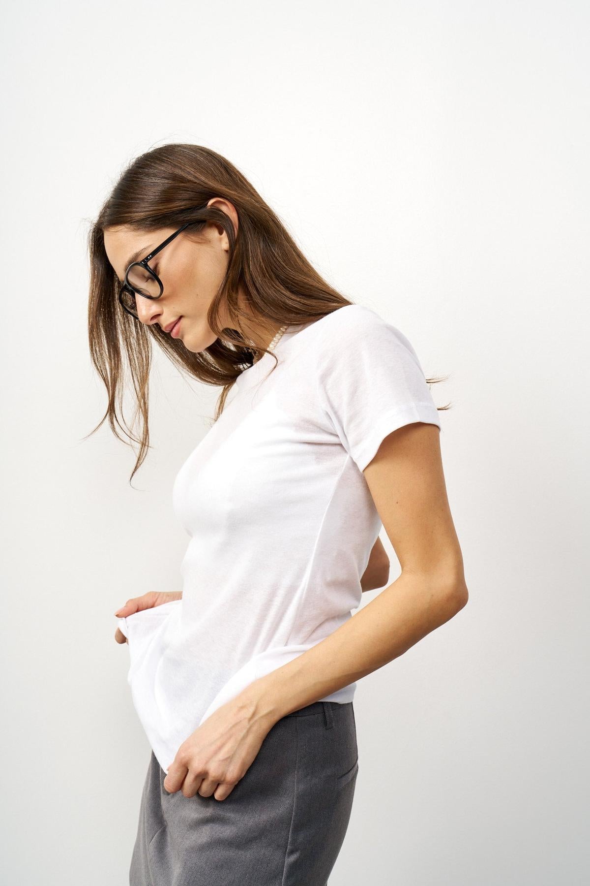 חולצת ניקי מוס לבנה