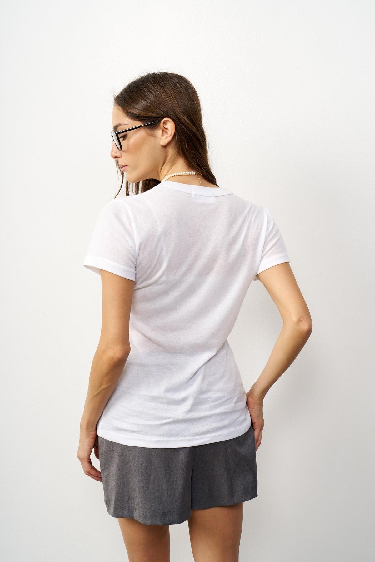 חולצת ניקי מוס לבנה