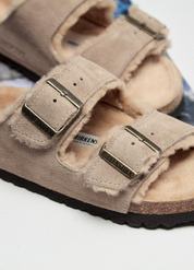 כפכפי בירקנשטוק דגם אריזונה פרווה טיופ