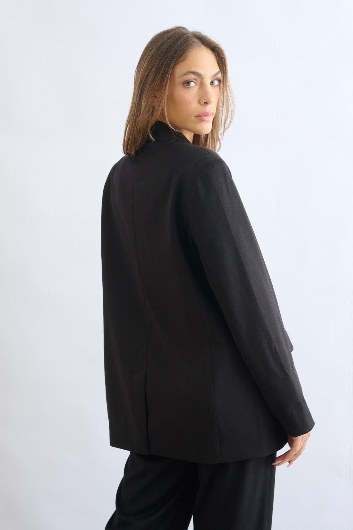 ג'קט מחויט ליז שחור