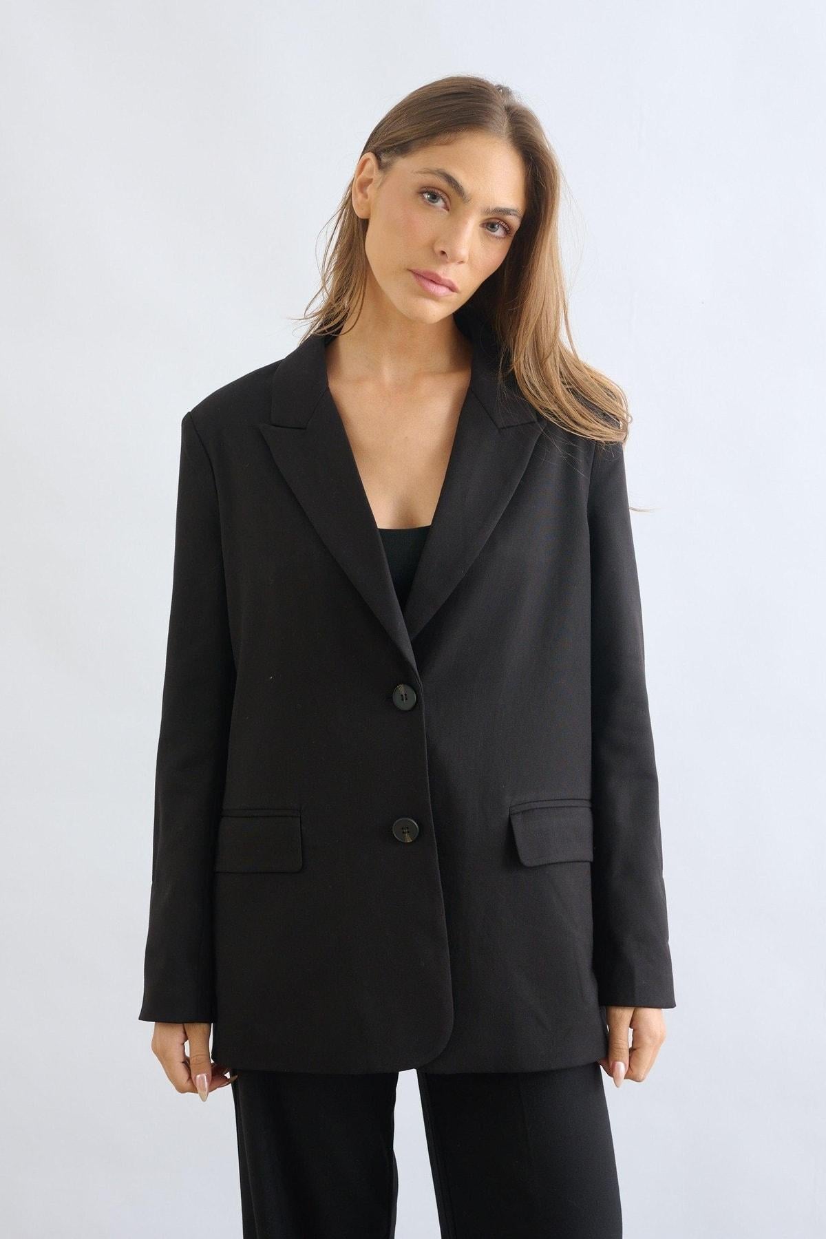 ג'קט מחויט ליז שחור