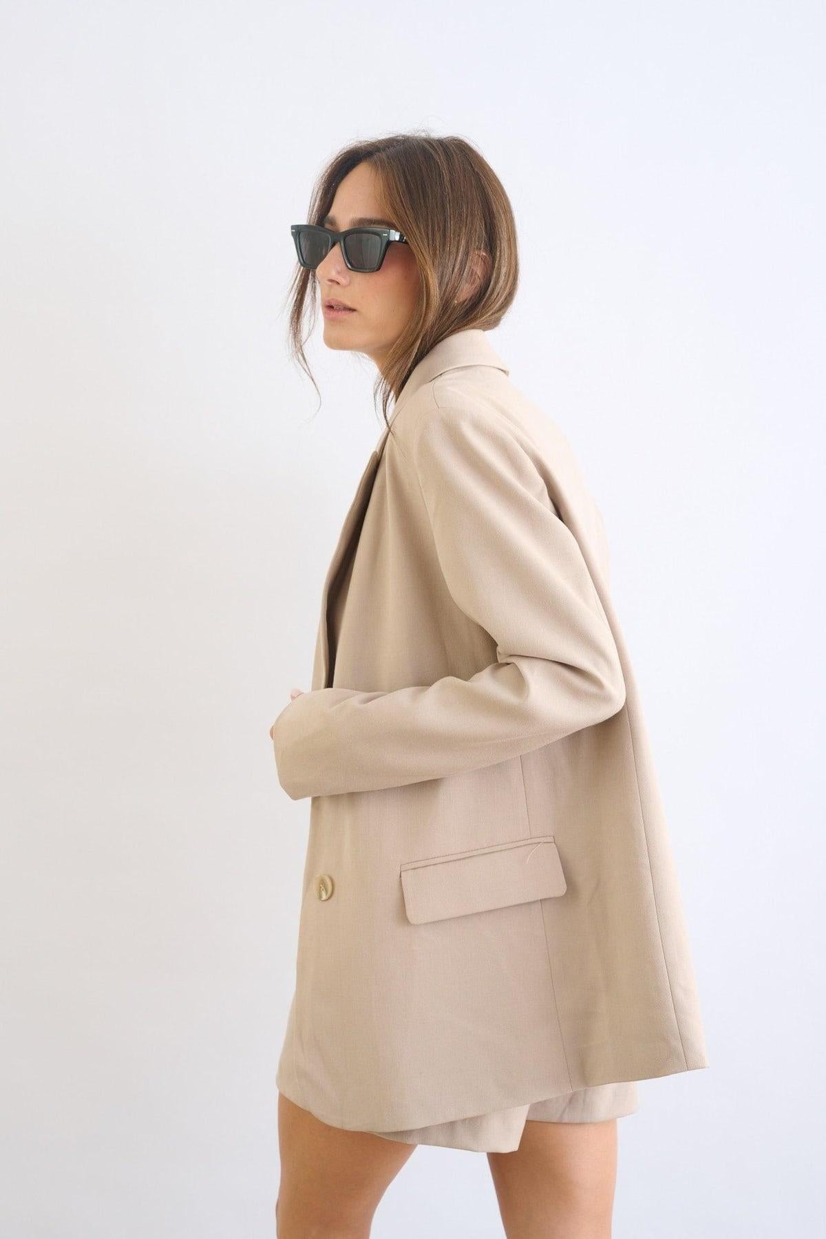 ג'קט מחויט ליז בז