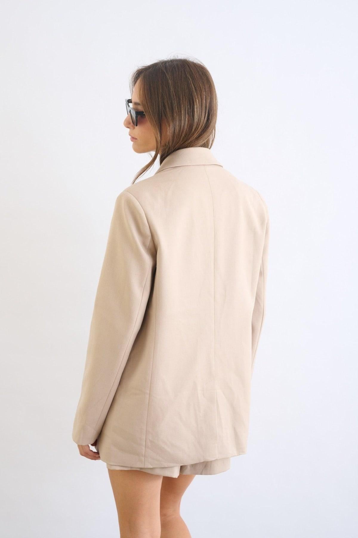 ג'קט מחויט ליז בז