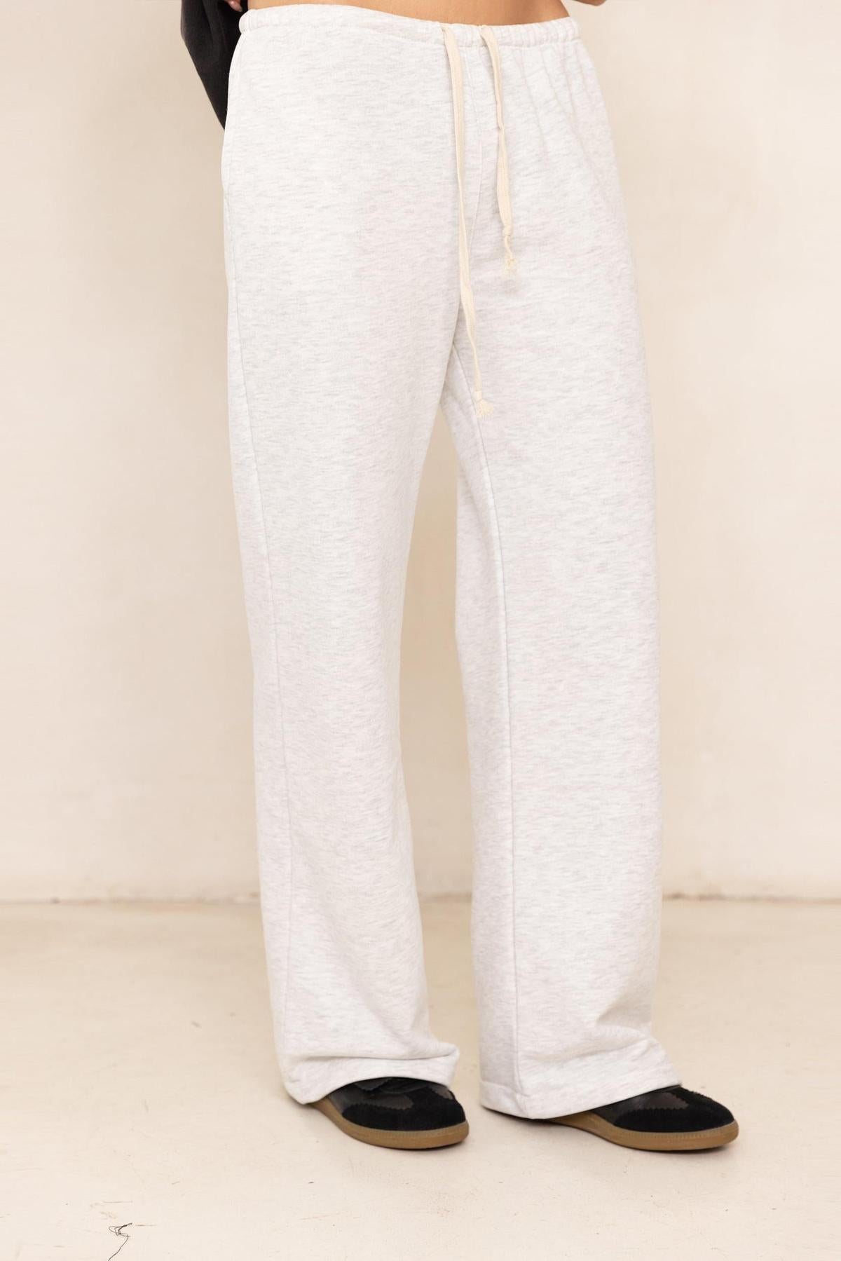 מכנסי טרנינג בייסיק בגזרה ישרה אפור