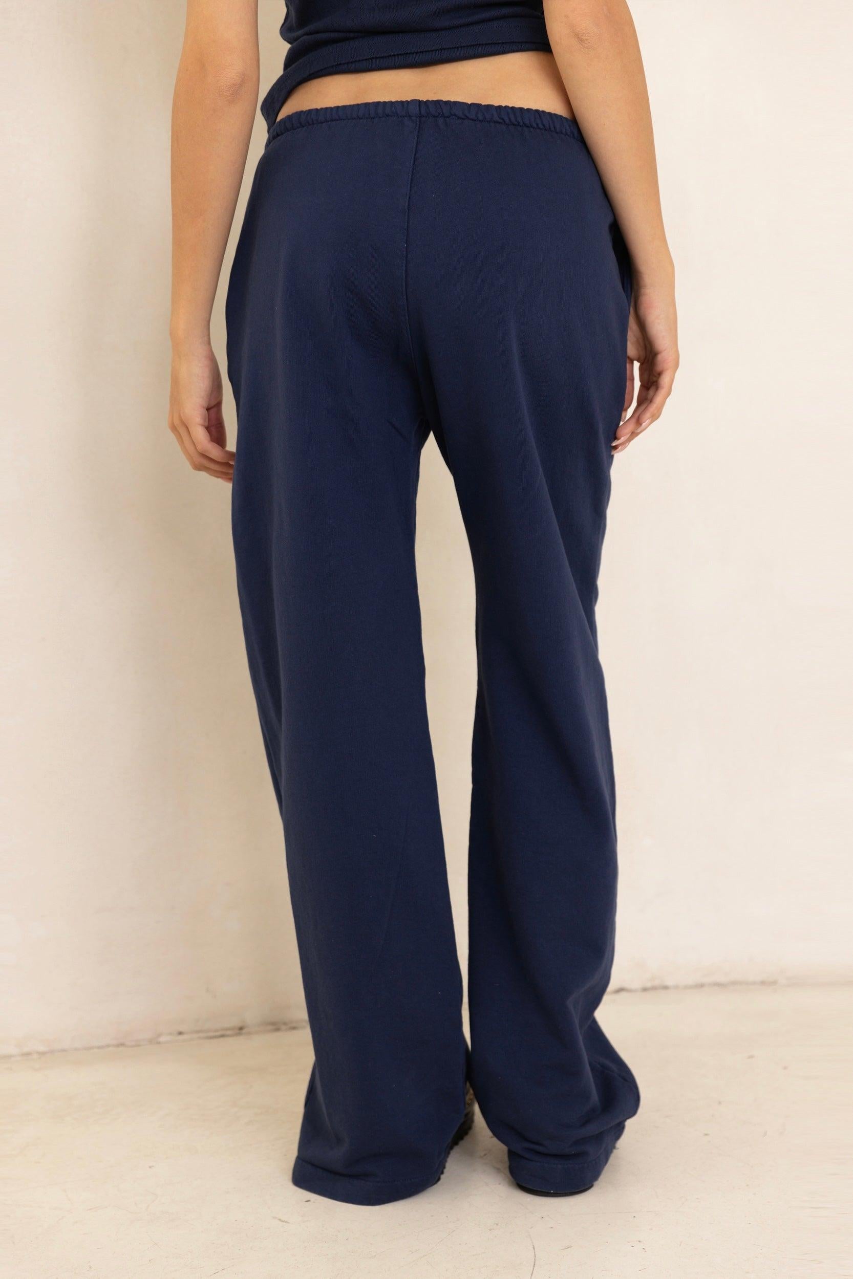 מכנסי טרנינג בייסיק בגזרה ישרה כחול