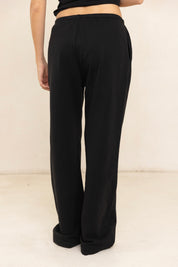 מכנסי טרנינג בייסיק בגזרה ישרה שחור