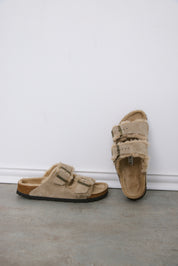 כפכפי בירקנשטוק דגם אריזונה פרווה טיופ