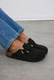 כפכפי בירקנשטוק דגם בוסטון שחור