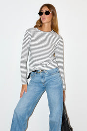 חולצת ניקי פסים שחור