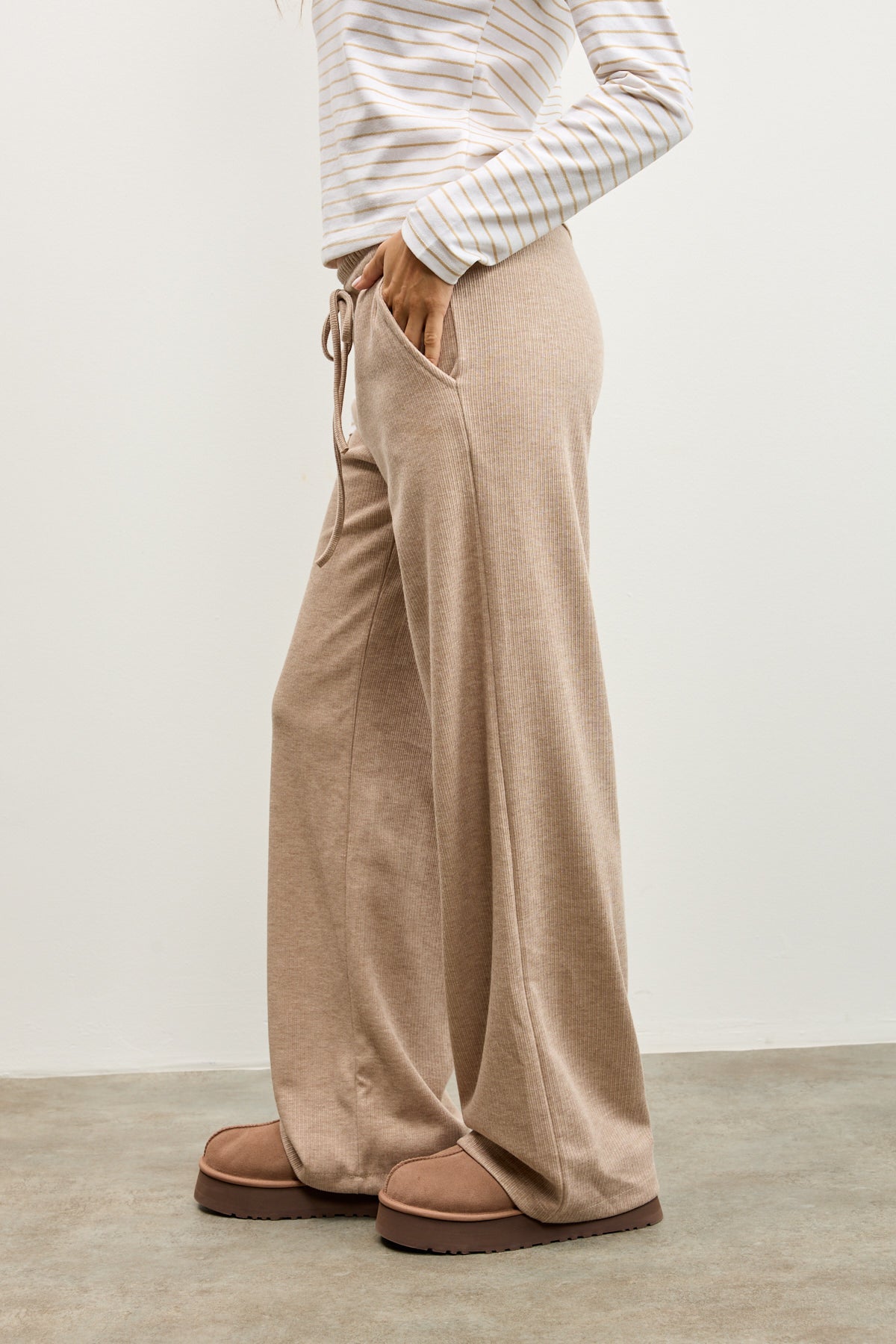 מכנסי טרנינג סריג בז