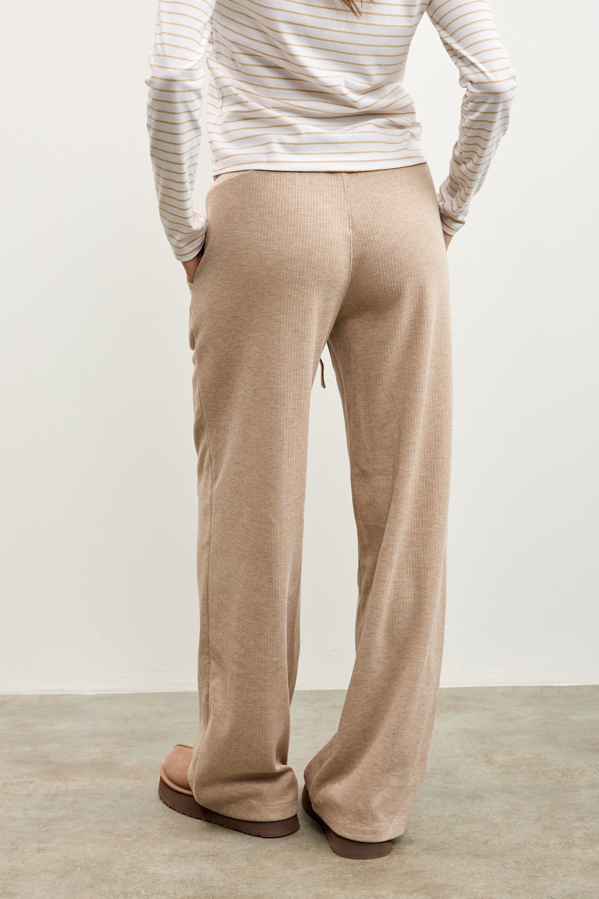 מכנסי טרנינג סריג בז