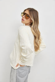 סריג וי ג׳וליה שמנת