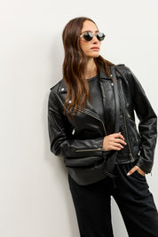 פאוץ׳ קלאסי מעור שחור