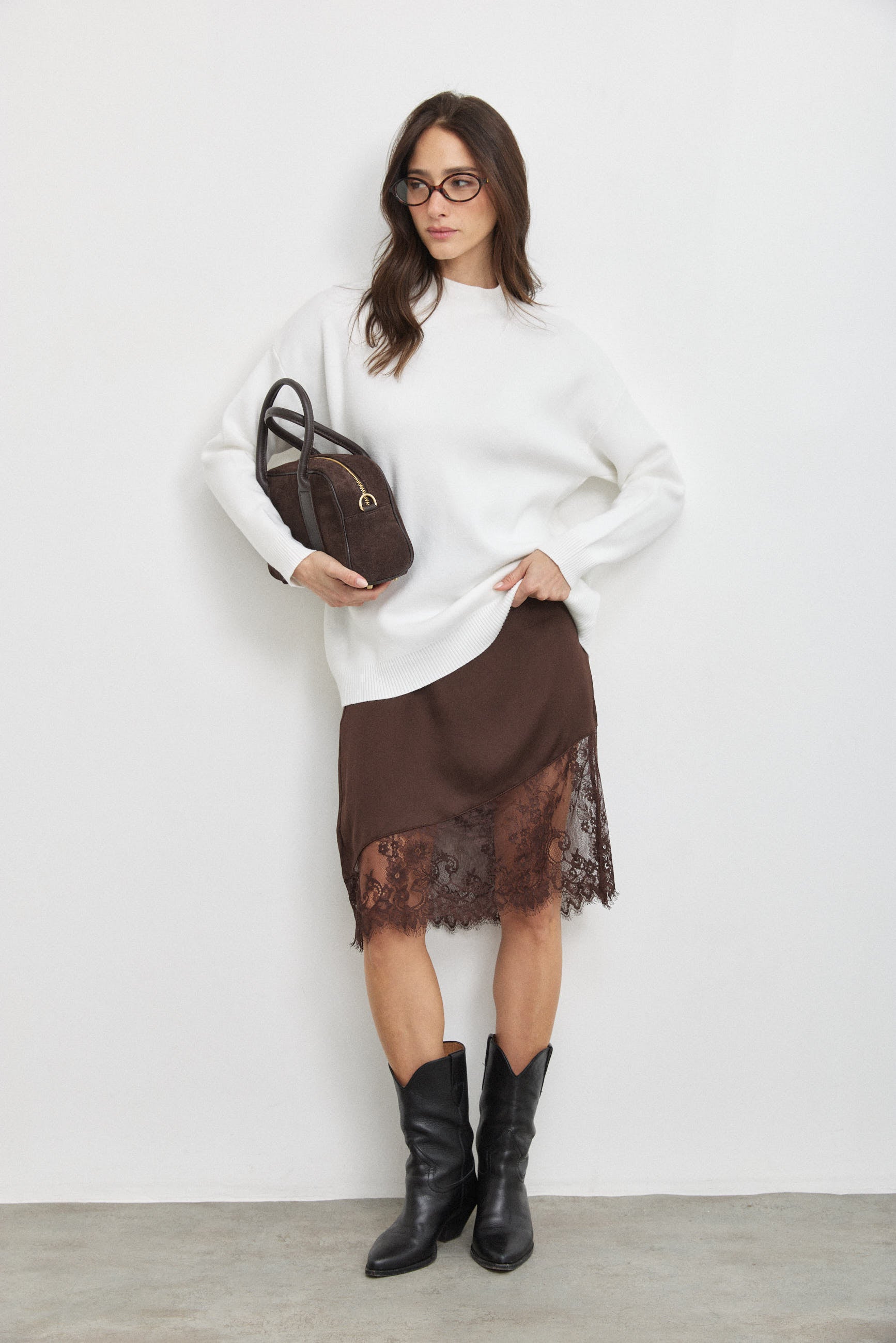 חצאית מידי בשילוב תחרה חומה