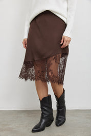 חצאית מידי בשילוב תחרה חומה