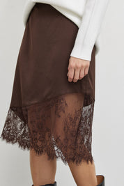 חצאית מידי בשילוב תחרה חומה