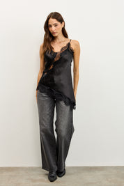 גופיית תחרה אסימטרית שחורה