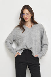 סריג וי ג׳וליה אפור