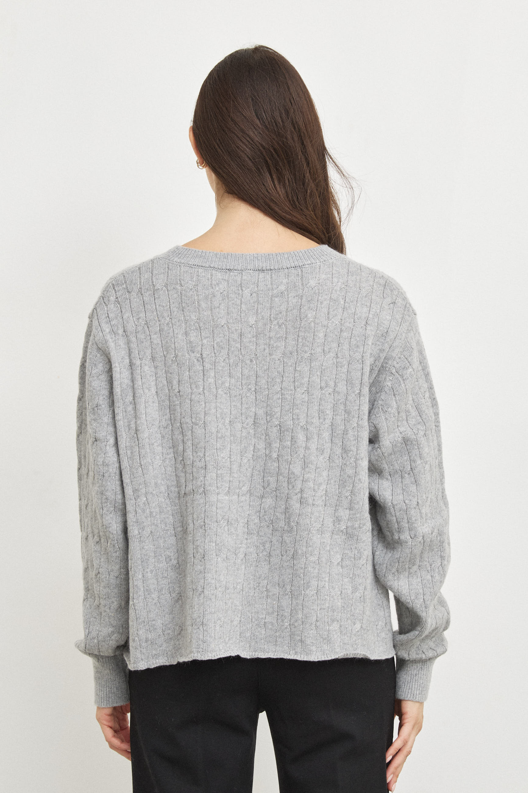 סריג וי ג׳וליה אפור