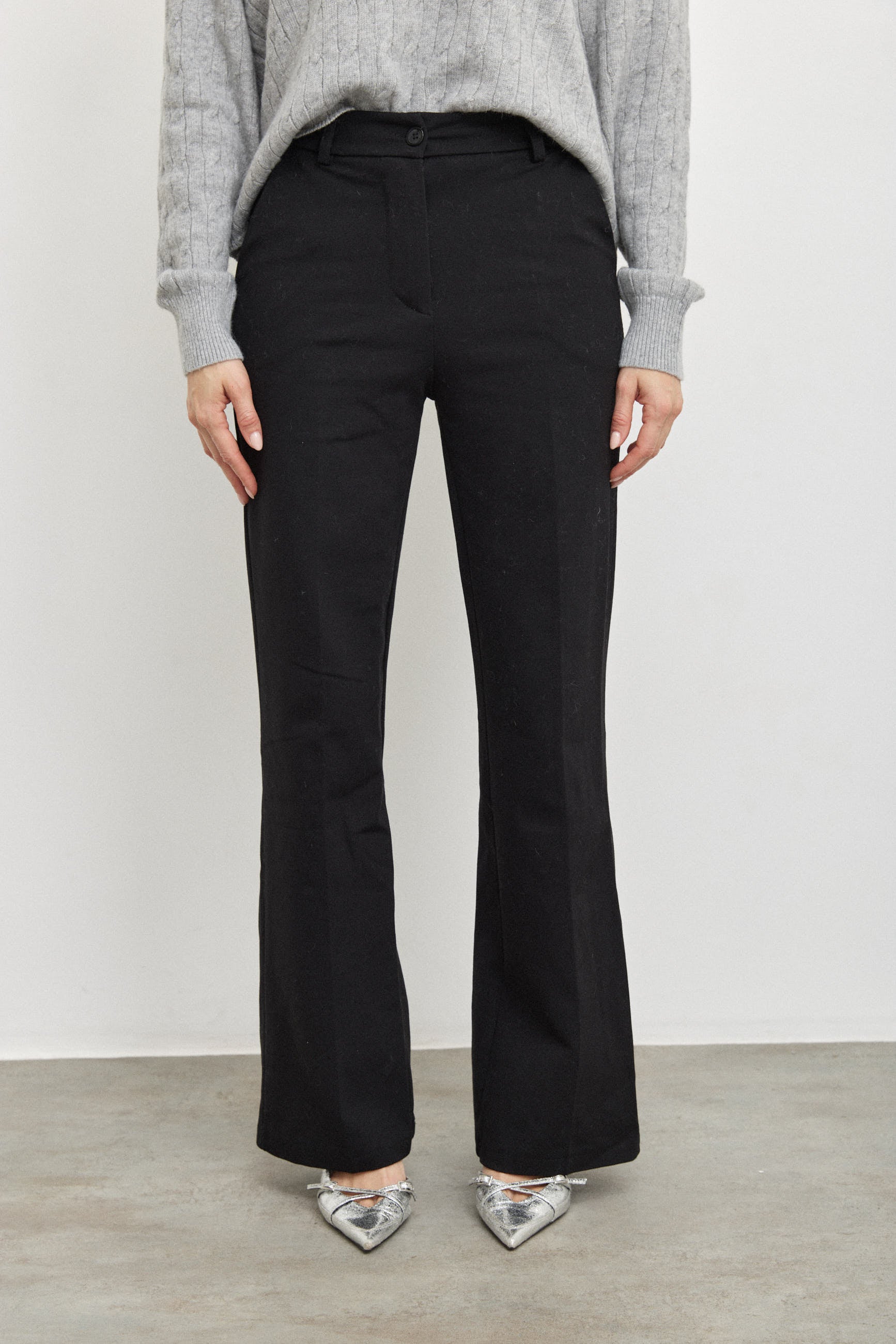 מכנסיים מחויטים רומא שחור