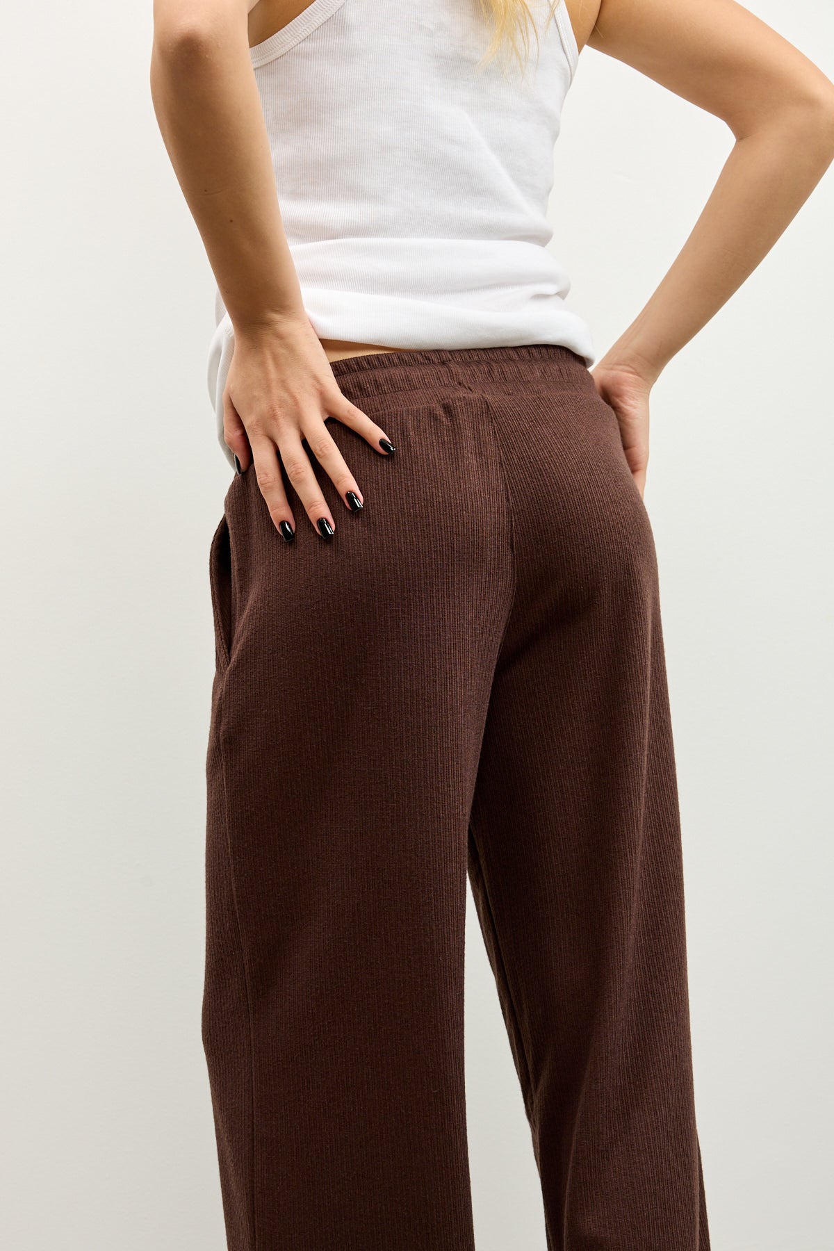 מכנסי טרנינג סריג חום